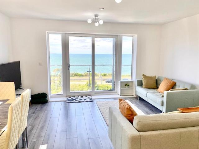 Lovely New 2 Bedroom Condo With Stunning Seaviews Penmaenmawr Exterior photo