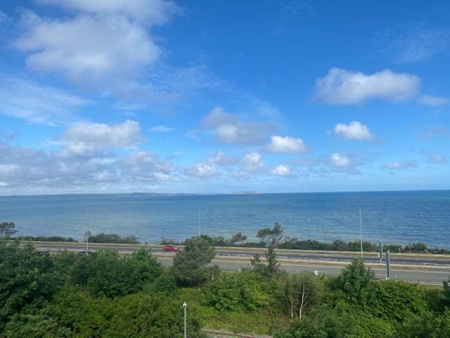 Lovely New 2 Bedroom Condo With Stunning Seaviews Penmaenmawr Exterior photo