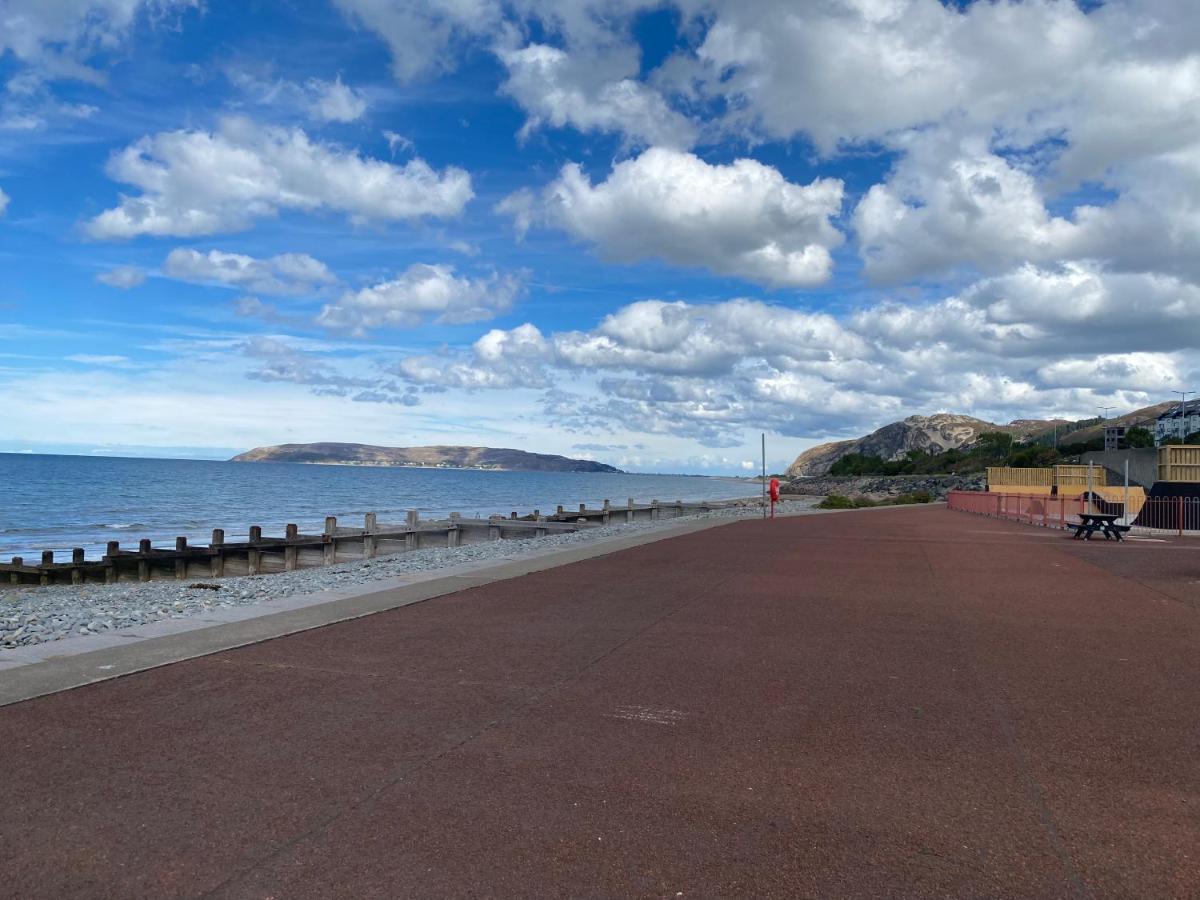 Lovely New 2 Bedroom Condo With Stunning Seaviews Penmaenmawr Exterior photo